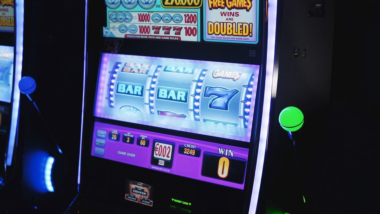 555slot Game Demo live dealer table interface with play money chips